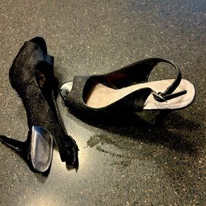 Women’s black sparkly pumps